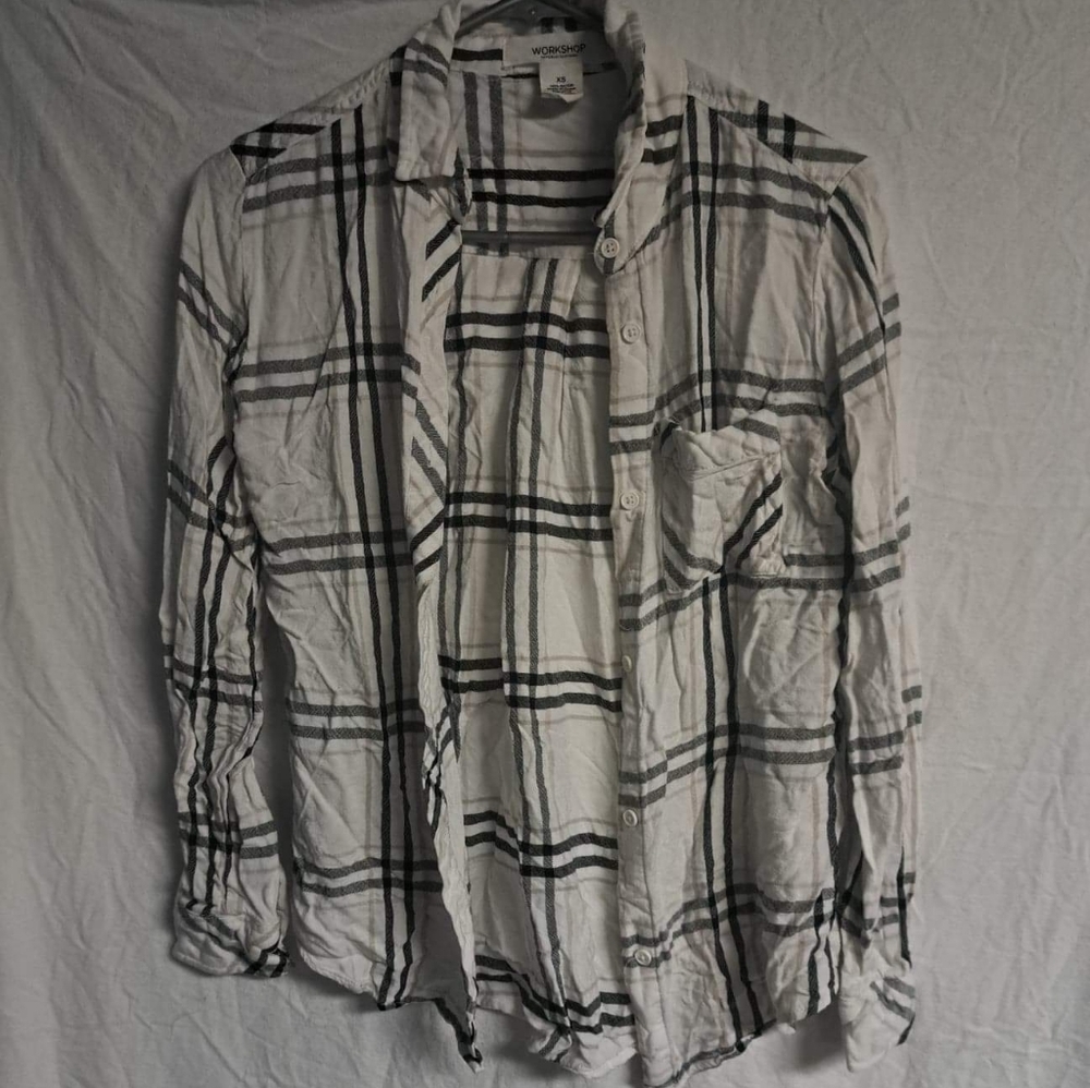 𝅺WORKSHOP Republic Clothing Plaid Button Down Top